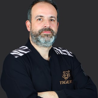 DR. MARCOS MOELAS